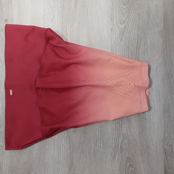 PINK Victoria's Secret Sport Ombre Shorts - Picture 3 of 12